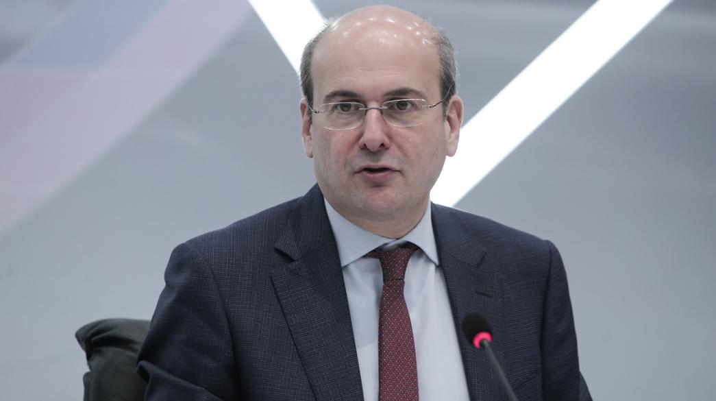 Τρικάκια έξω από το σπίτι του Κωστή Χατζηδάκη (φωτο)