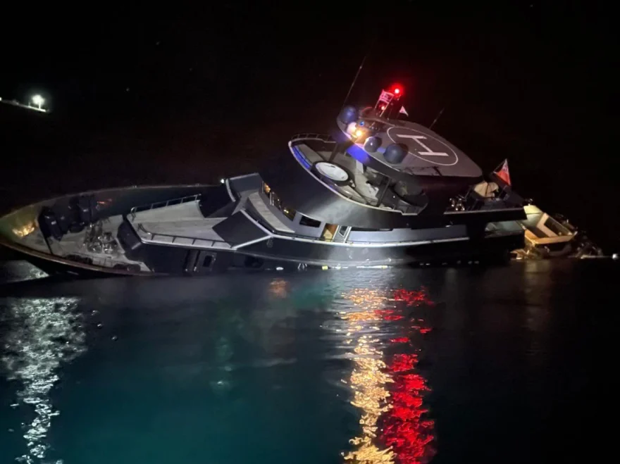 Κύθνος: Τι ευθύνεται για τη βύθιση του εντυπωσιακού σκάφους «007» (φωτο)