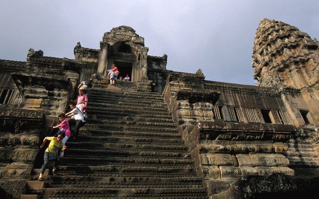 Μόνο για τους τολμηρούς: Οι πιο τρομακτικές σκάλες στον κόσμο! (φωτο)