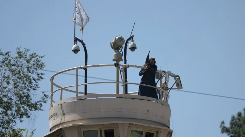 Επίθεση αυτοκτονίας κοντά στην πρεσβεία της Ρωσίας στην Καμπούλ – Πυροβολήθηκε από τους φρουρούς Ταλιμπάν