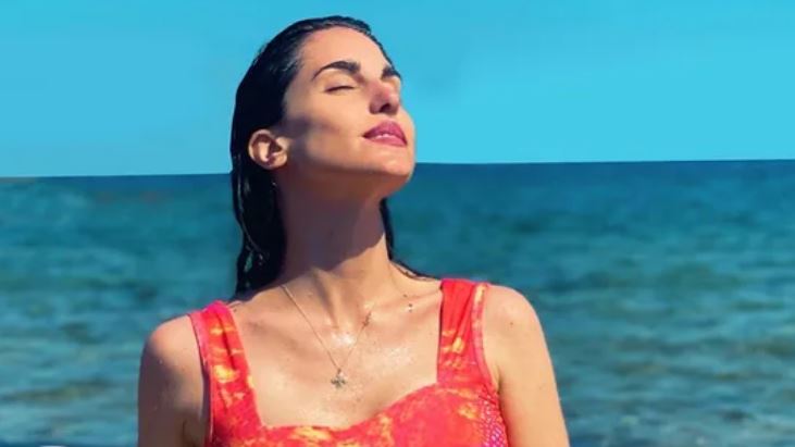 Παυλίνα Βουλγαράκη: Ποζάρει χωρίς το σουτιέν της και κάνει extension της καλοκαιρινής περιόδου!