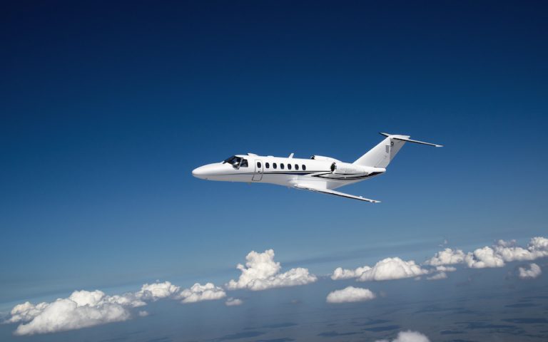 Σε επιχειρηματία της Κολωνίας ανήκει το Cessna που συνετρίβη – Άγνωστα ακόμα τα αίτια της συντριβής