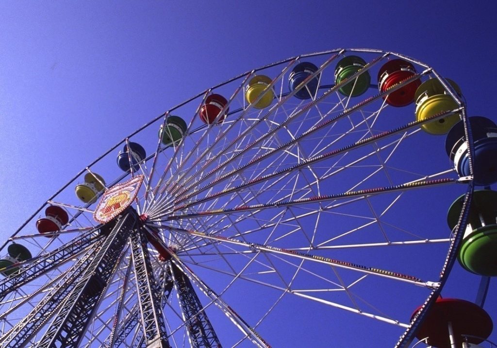 Ινδία: Τρομακτικό ατύχημα σε λούνα παρκ – 16 τραυματίες από πτώση