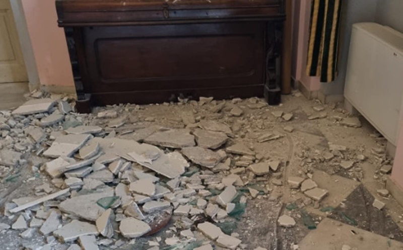 Σάμος: Κατέρρευσε η οροφή του δημαρχείου μετά τη διπλή σεισμική δόνηση – «Ο Θεός μας φύλαξε» λέει ο δήμαρχος