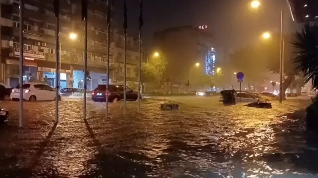 Πλημμύρες από την κακοκαιρία: 560 κλήσεις δέχτηκε η Πυροσβεστική σε Κεντρική Μακεδονία και Θεσσαλία