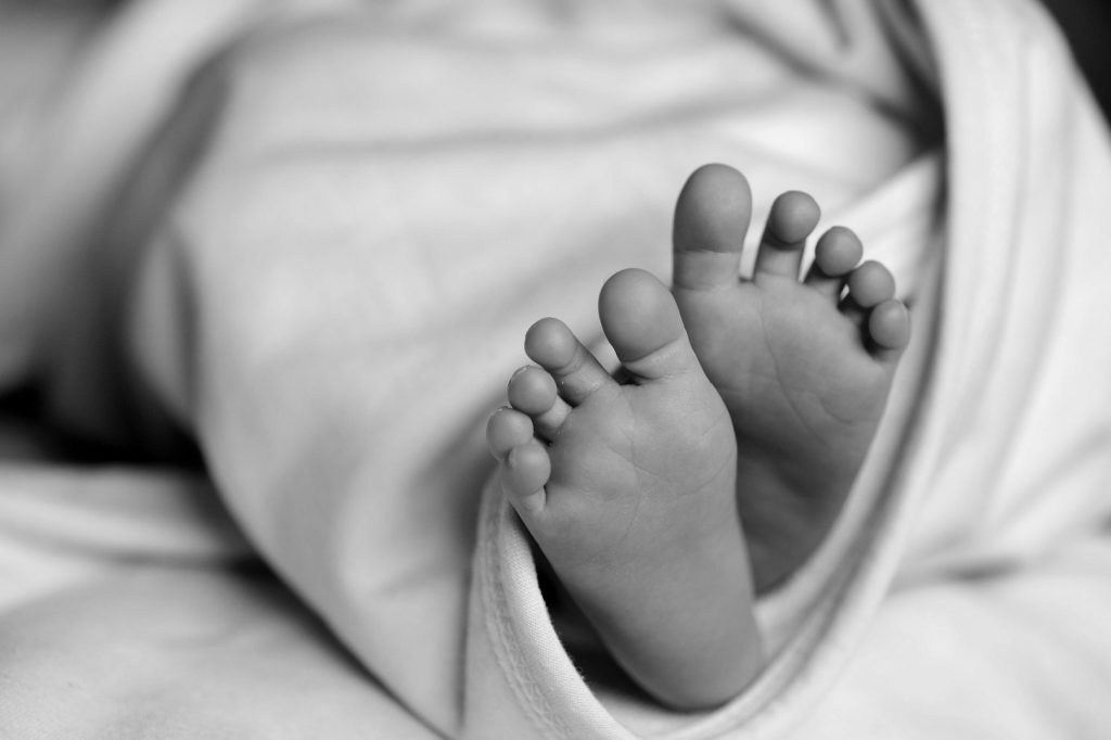 Νίκαια: Θρήνος για το παιδί που γεννήθηκε νεκρό – «Εύχομαι κανένας να μην περάσει αυτό» δηλώνει η μητέρα