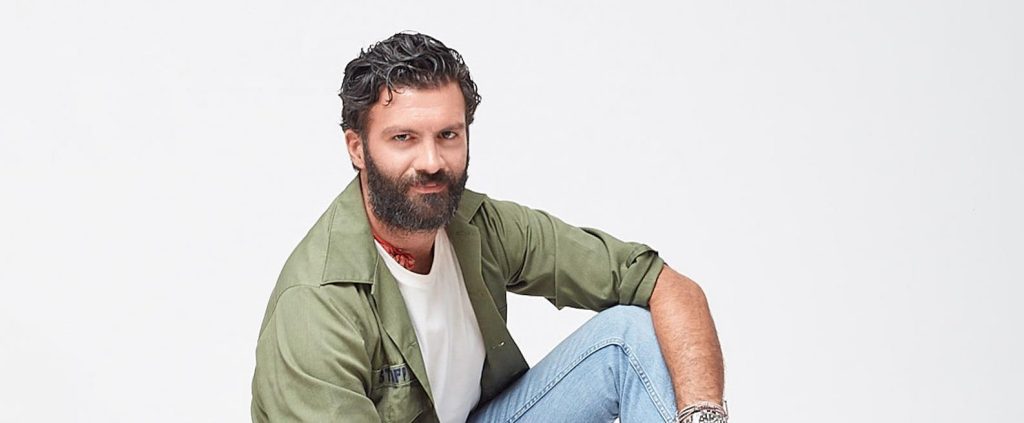 Γιώργος Παπακώστας: Τράκαρε… με ένα αγριογούρουνο κατά την επιστροφή του στην Αθήνα