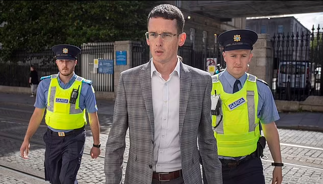 Ιρλανδία: Δάσκαλος δικάζεται επειδή χρησιμοποίησε… λάθος αντωνυμία σε τρανς μαθητή