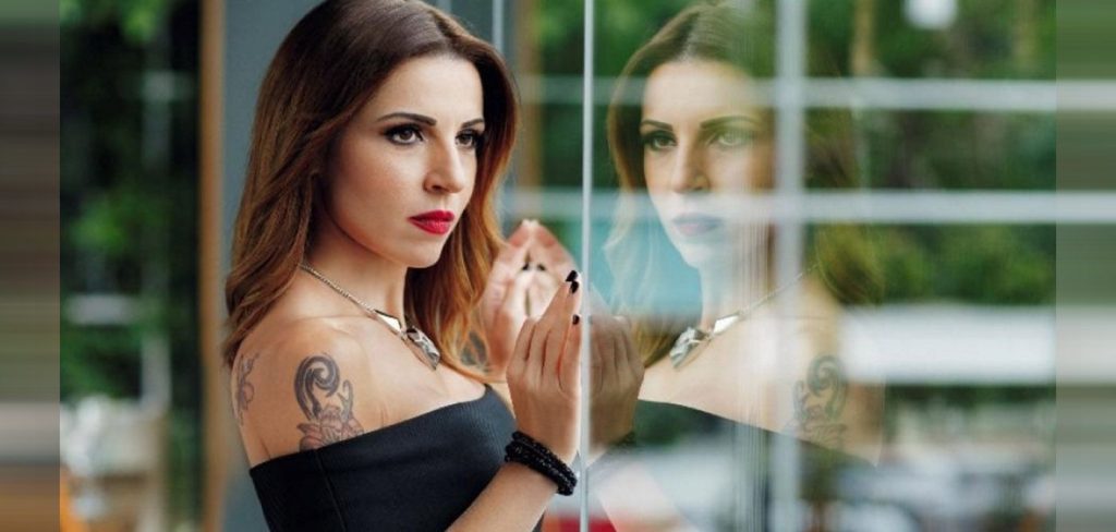 Δείτε την Ευρυδίκη να ποζάρει με λεοπάρ μαγιό (φώτο)