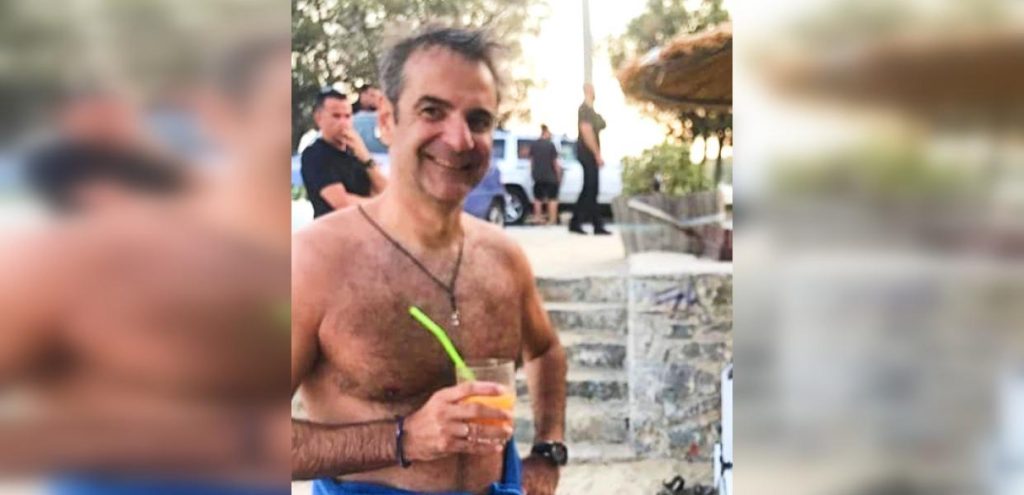 O κόσμος «καίγεται» και ο Κ.Μητσοτάκης βγάζει selfie με αιθέρια ύπαρξη σε ταβέρνα (βίντεο)