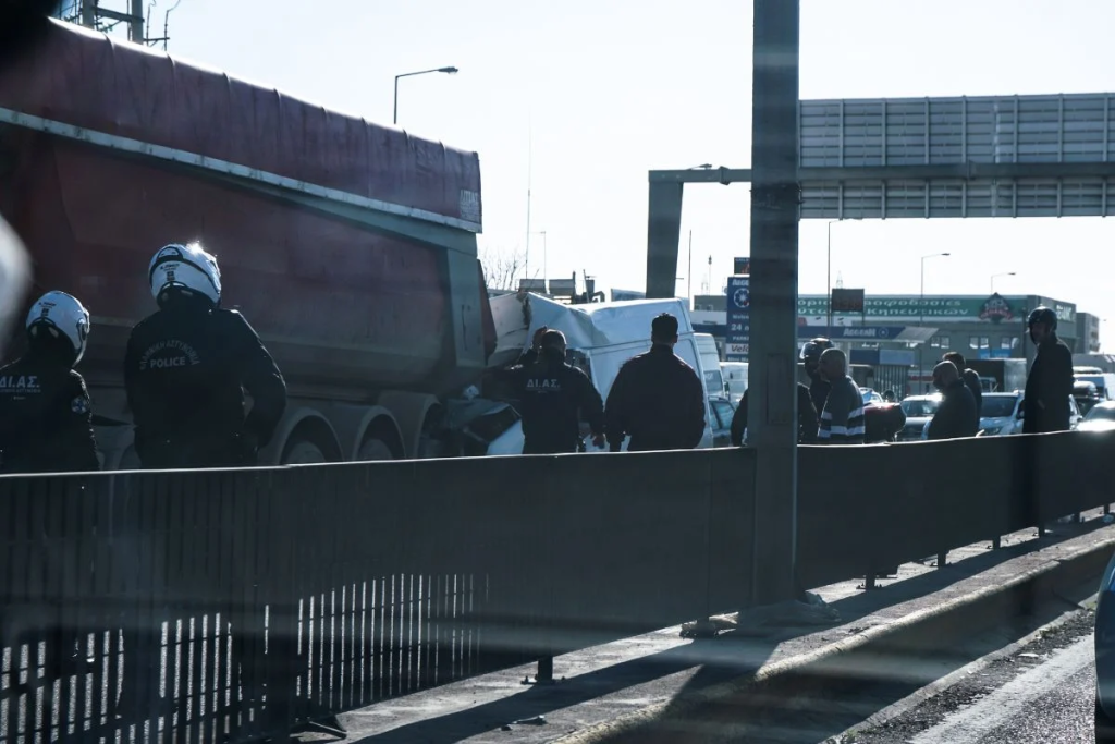 Δύο τροχαία ατυχήματα σε λεωφόρο Κηφισού και σε λεωφόρο Βάρης-Κορωπίου