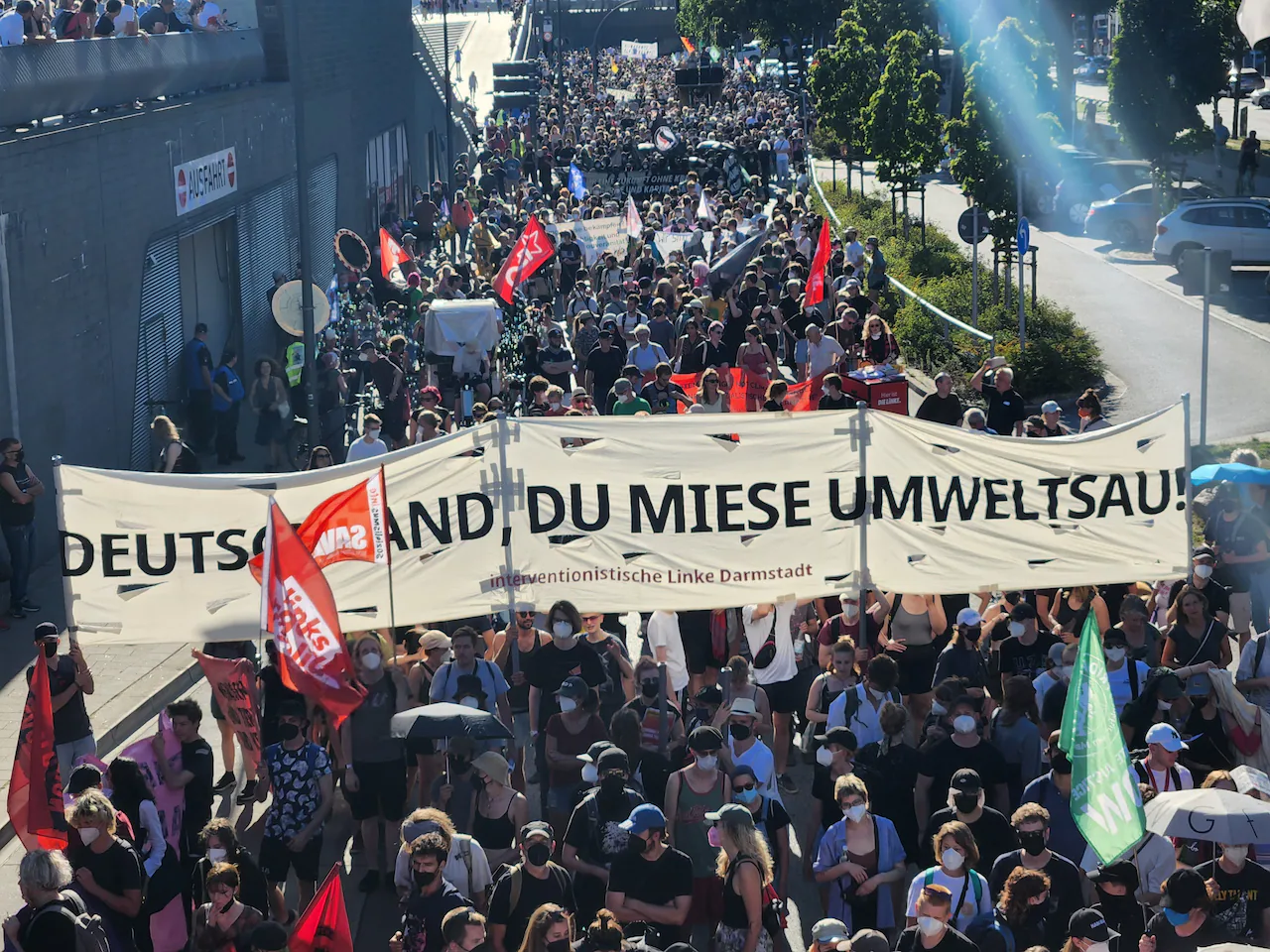 Διαδηλώσεις εκατοντάδων χιλιάδων πολιτών δονούν την Γερμανία: Τέλος το φθηνό φυσικό αέριο, τέλος στην ευημερία!