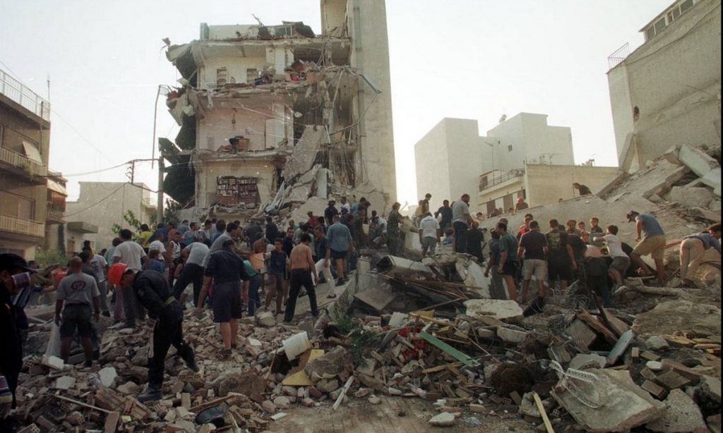 Σαν σήμερα το 1999 ο σεισμός των 5,9 Ρίχτερ που συγκλόνισε την Αθήνα – 143 νεκροί & δεκάδες καταστροφές (φώτο)