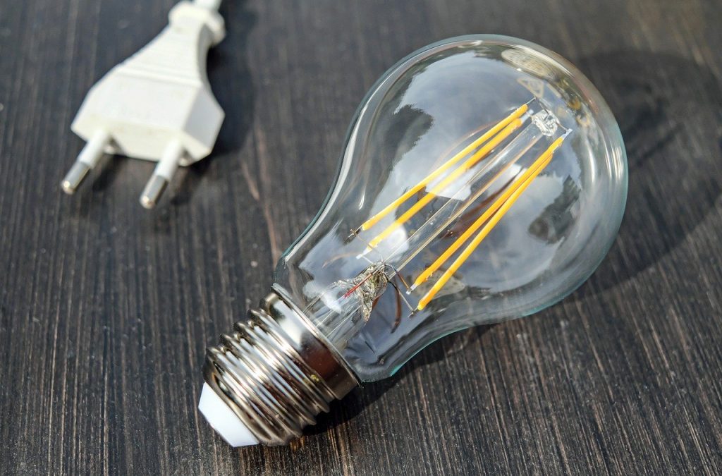 Δημοσιεύθηκε η απόφαση για τη φορολόγηση των υπερκερδών στην ηλεκτρική ενέργεια – Τι προβλέπει
