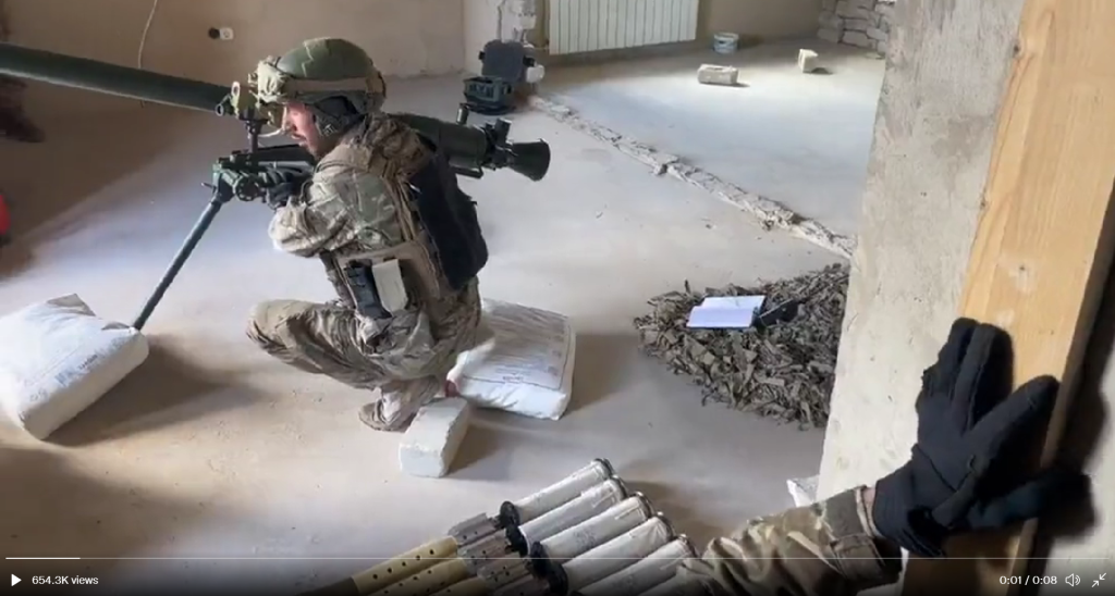 Κωμικές καταστάσεις: Οι Ουκρανοί μαθαίνουν τα αντιαρματικά όπλα και τα ατυχήματα καραδοκούν (βίντεο)