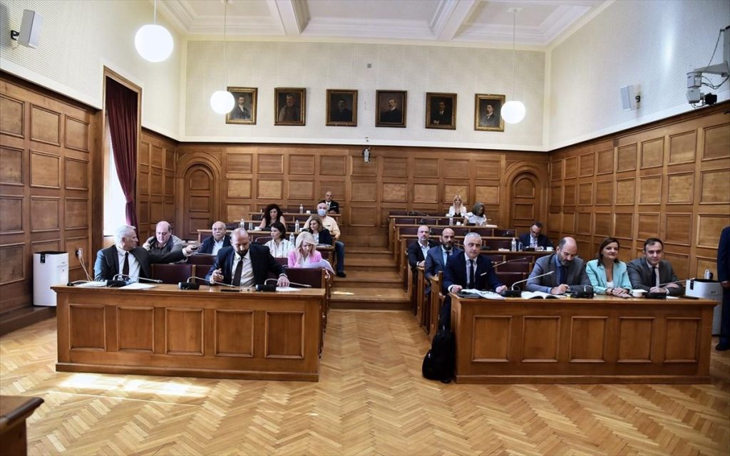 Σκάνδαλο υποκλοπών: Την Τρίτη καταθέτουν στην Εξεταστική οι πρώην διοικητές της ΕΥΠ