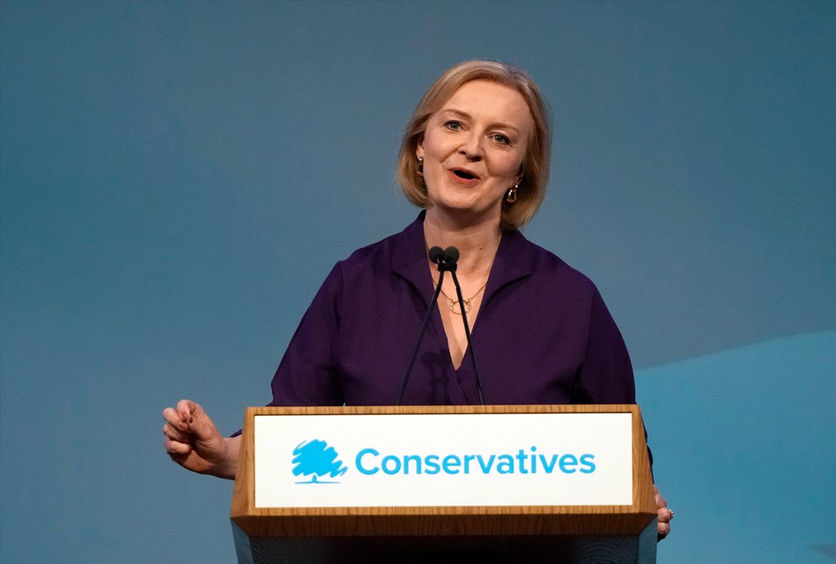 Η νέα πρωθυπουργός της Βρετανίας τυπώνει χρήμα για να πληρώσει το κόστος της ενέργειας