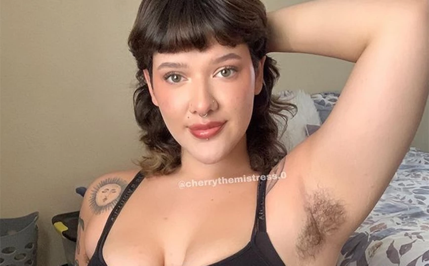 20χρονη βγάζει 20.000 ευρώ τον μήνα χάρη στις τριχωτές μασχάλες της – Οι θαυμαστές την αποθεώνουν