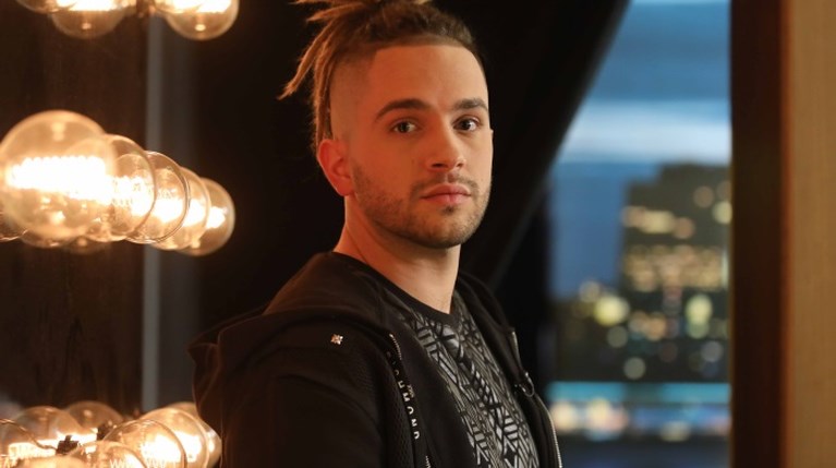 Σοβαρό τροχαίο ατύχημα για τον τράπερ iLLEOo – Οδηγήθηκε εσπευσμένα στο νοσοκομείο