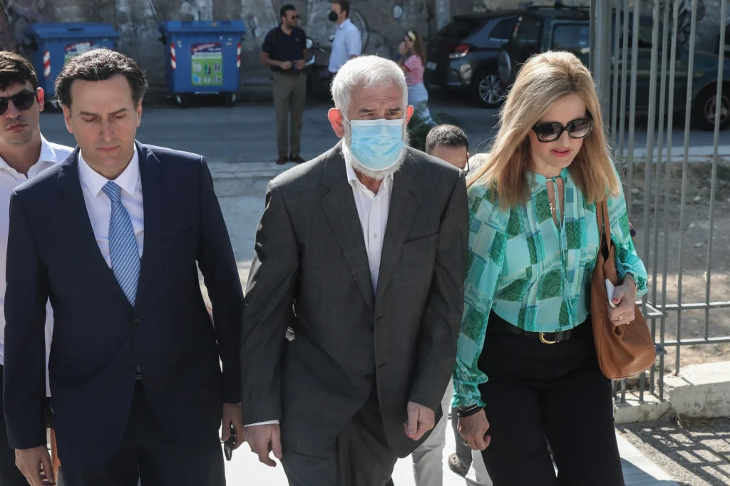 Δίκη Φιλιππίδη: Ένταση μετά τη δήλωση της συζύγου του για «θαυμάστριες που προσφέρονται»