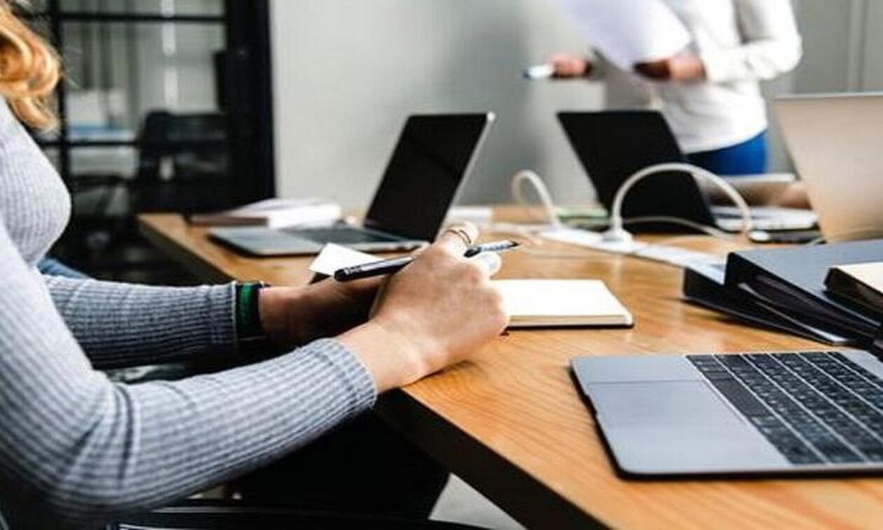 «ΕΡΓΑΝΗ»: 4.512 θέσεις από το «Ανοιχτό πρόγραμμα 100.000 νέων επιδοτούμενων θέσεων εργασίας»