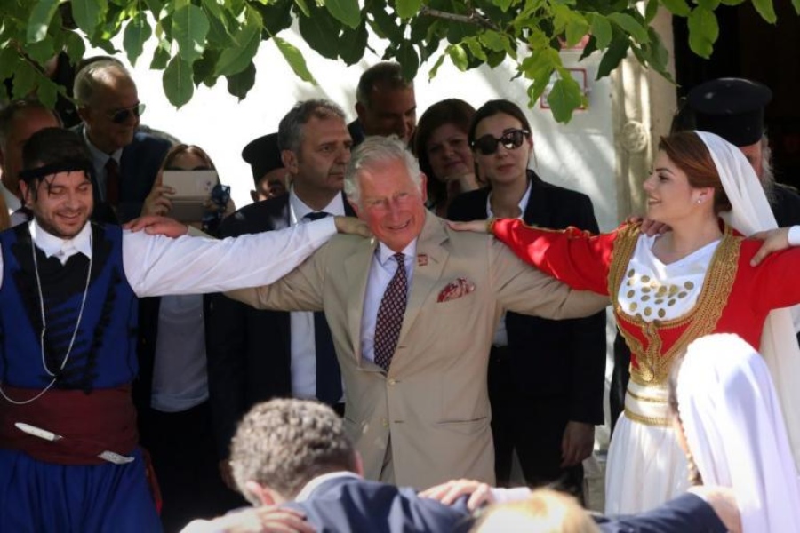Βασιλιάς Κάρολος: Όταν χόρευε τον σιγανό στην Κρήτη και γευόταν τα καλλιτσούνια – Η αγάπη του για το νησί
