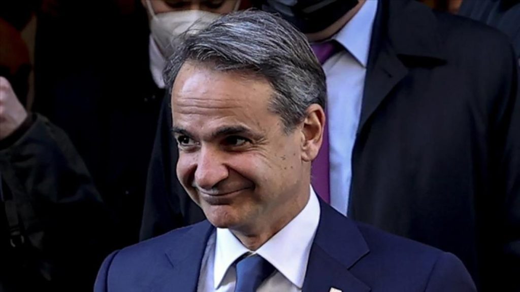 «Στον κόσμο του Μάρλμπορο» ο πρωθυπουργός: Παρτάκια με την ΟΝΝΕΔ και selfie στην Θεσσαλονίκη (βίντεο)