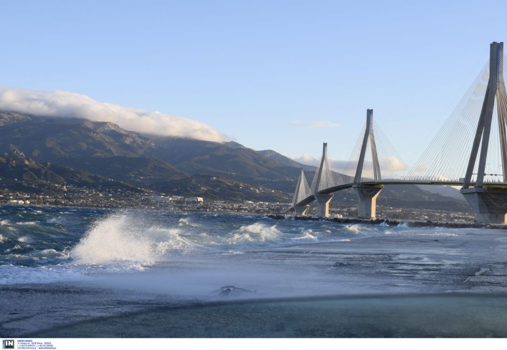 Ρίο Αντίρριο: Δύο γυναίκες παρασύρθηκαν από θαλάσσια ρεύματα – Τις έσωσε ferry boat (βίντεο)