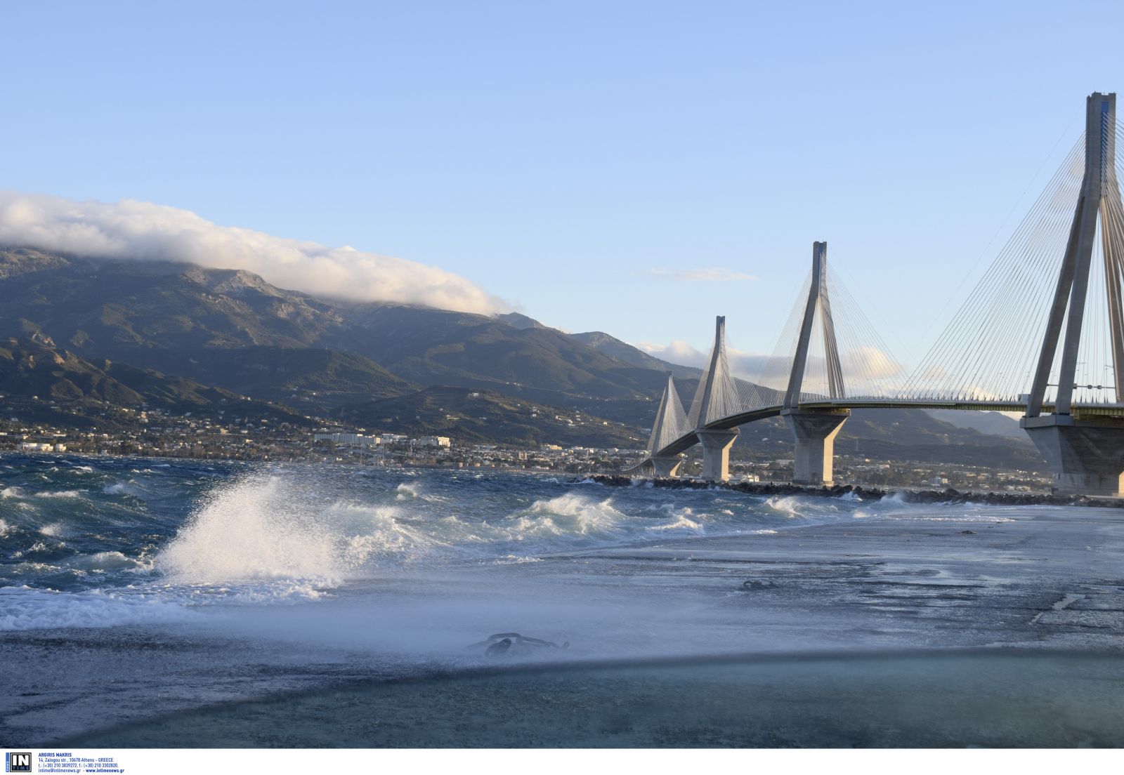 Ρίο Αντίρριο: Δύο γυναίκες παρασύρθηκαν από θαλάσσια ρεύματα – Τις έσωσε ferry boat (βίντεο)