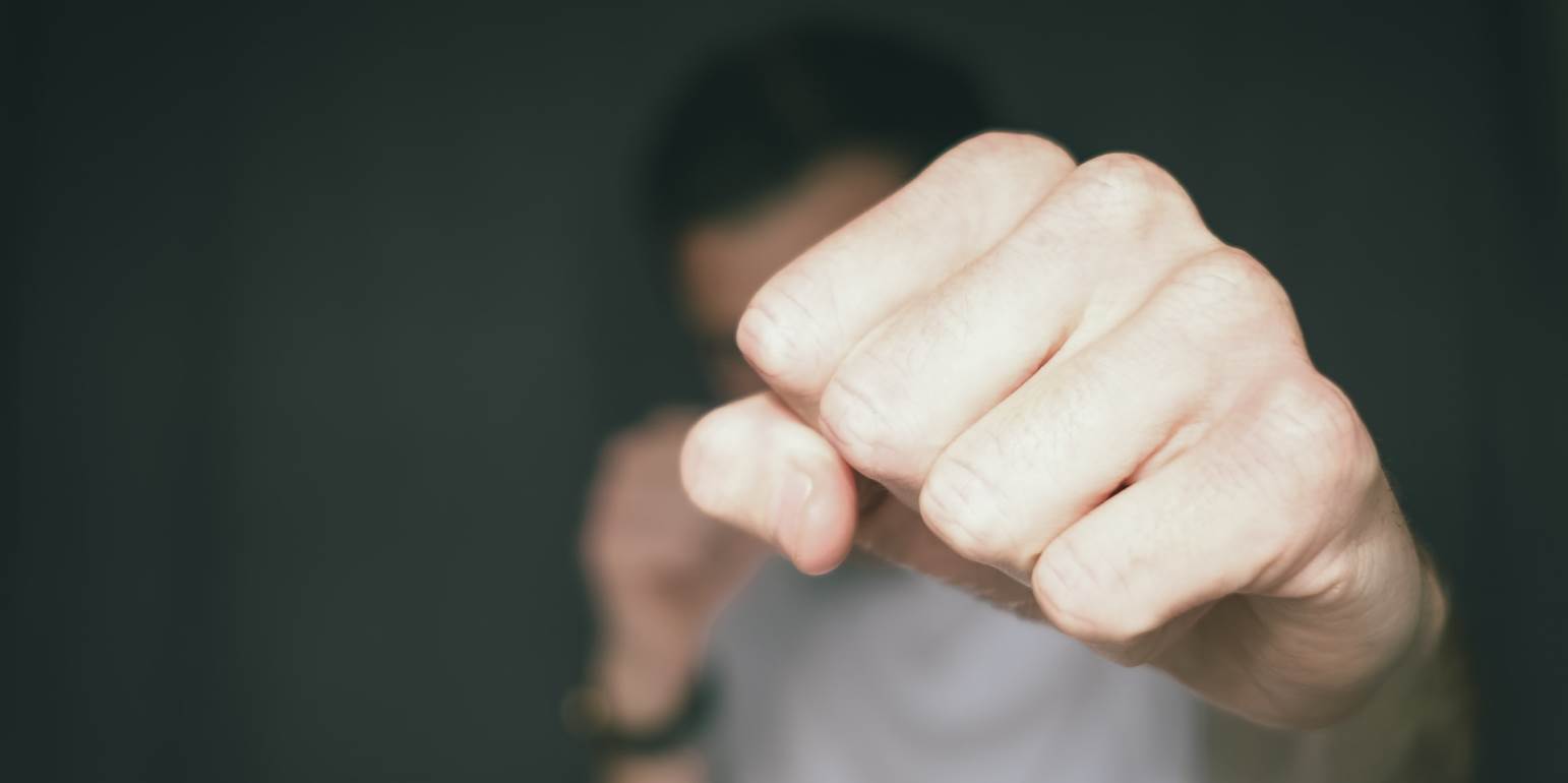 Ηράκλειο: Νεαρός τα έκανε «γυαλιά καρφιά» γιατί η 18χρονη σύζυγός του πήγε μόνη σε γυναικολόγο