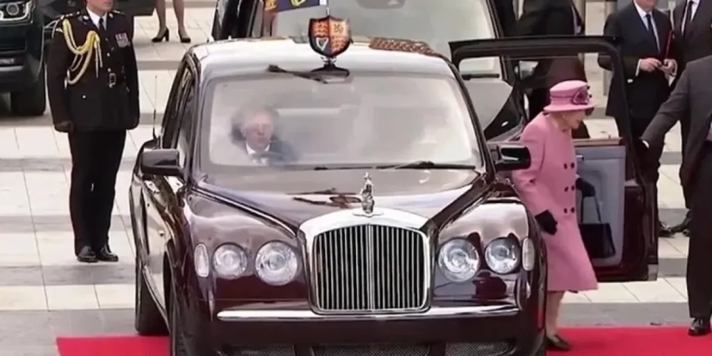Βασίλισσα Ελισάβετ: Είχε το δεύτερο πιο ακριβό αμάξι στον κόσμο και υπήρχαν λόγοι γι αυτό (φωτό)