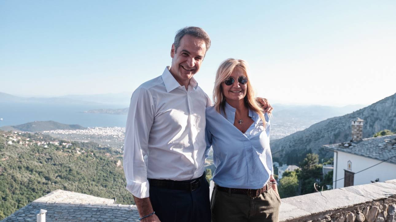 Το «παγωμένο» χειροκρότημα της Μαρέβας στον Κυριάκο Μητσοτάκη (βίντεο)