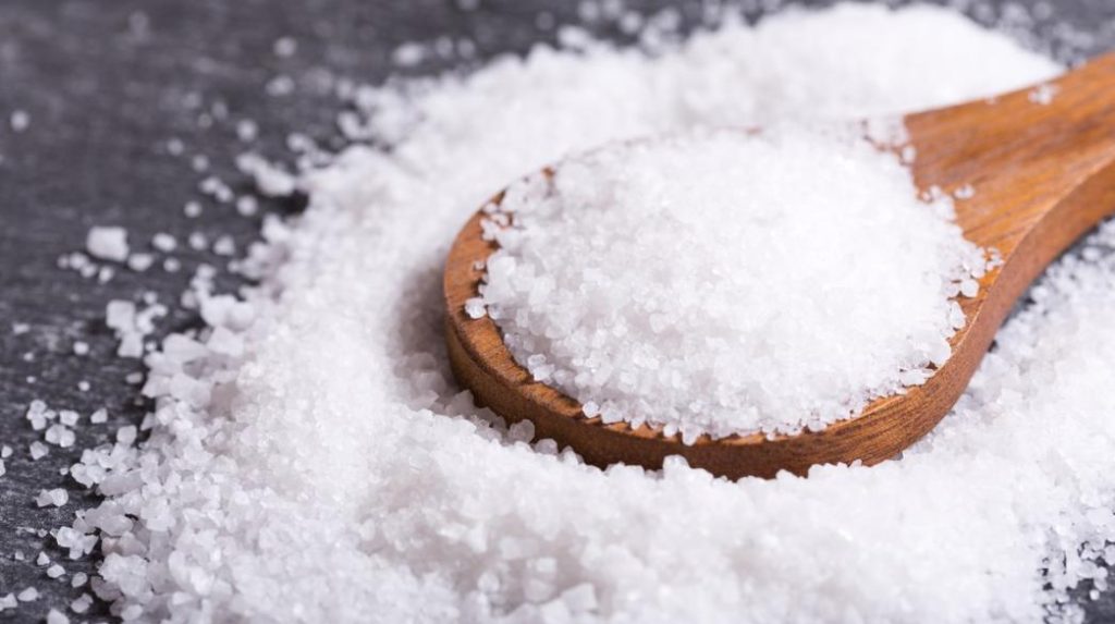 10+5 αντικείμενα που μπορείτε να καθαρίσετε με αλάτι!