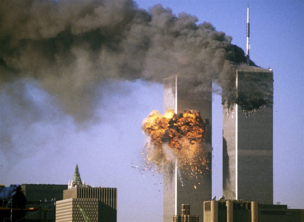 Σαν σήμερα 11 Σεπτεμβρίου του 2001 η δολοφονική επίθεση στους «Δίδυμους Πύργους» (βίντεο)