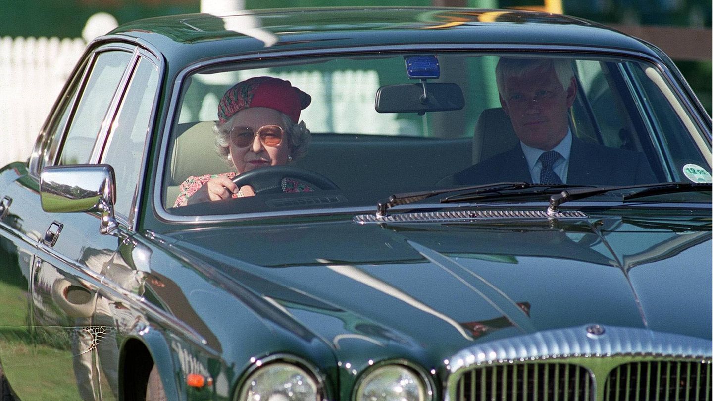 Αυτός είναι ο λόγος που η βασίλισσα Ελισάβετ οδηγούσε χωρίς δίπλωμα