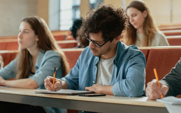 Προσλήψεις στα ΙΕΚ Τουρισμού: Τέλος χρόνου για τις αιτήσεις