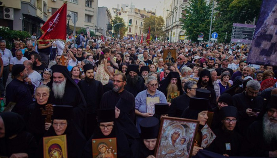 Βελιγράδι: Μαζική διαδήλωση πολιτών και κληρικών κατά του «Europride» της κοινότητας ΛΟΑΤΚΙ