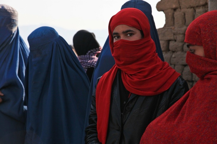 Αφγανιστάν: Καταπίεση των γυναικών από τους Ταλιμπάν – «Δεν τις αναγνωρίζουν ως ανθρώπινα όντα»