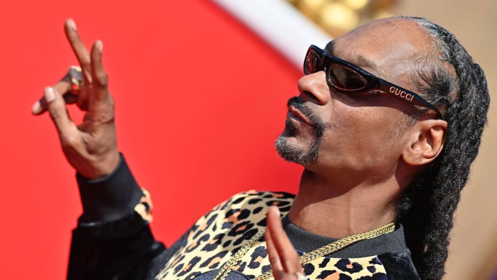 Βασίλισσα Ελισάβετ: Υπερασπίστηκε… τον ράπερ Snoop Dogg – Όταν τον έδιωξαν από το Ηνωμένο Βασίλειο (βίντεο)