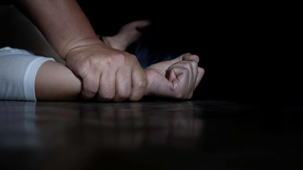 Βόλος: 23χρονη κατήγγειλε για βιασμό τον θείο της – Προσπάθησε να αυτοκτονήσει με χάπια
