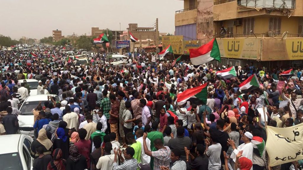 Σουδάν: Χιλιάδες πολίτες στους δρόμους ενάντια στην στρατιωτική χούντα