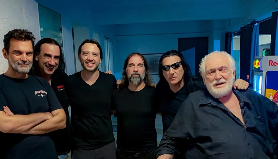 Ακόμα και οι Manowar «υποκλίνονται» στον Κώστα Καζάκο: «Γίγαντας που δεν θα ξεχαστεί ποτέ»