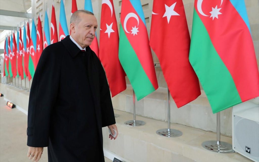 Ο Ρ.Τ.Ερντογάν στο πλευρό του Αζερμπαϊτζάν απειλώντας με «συνέπειες» την Αρμενία