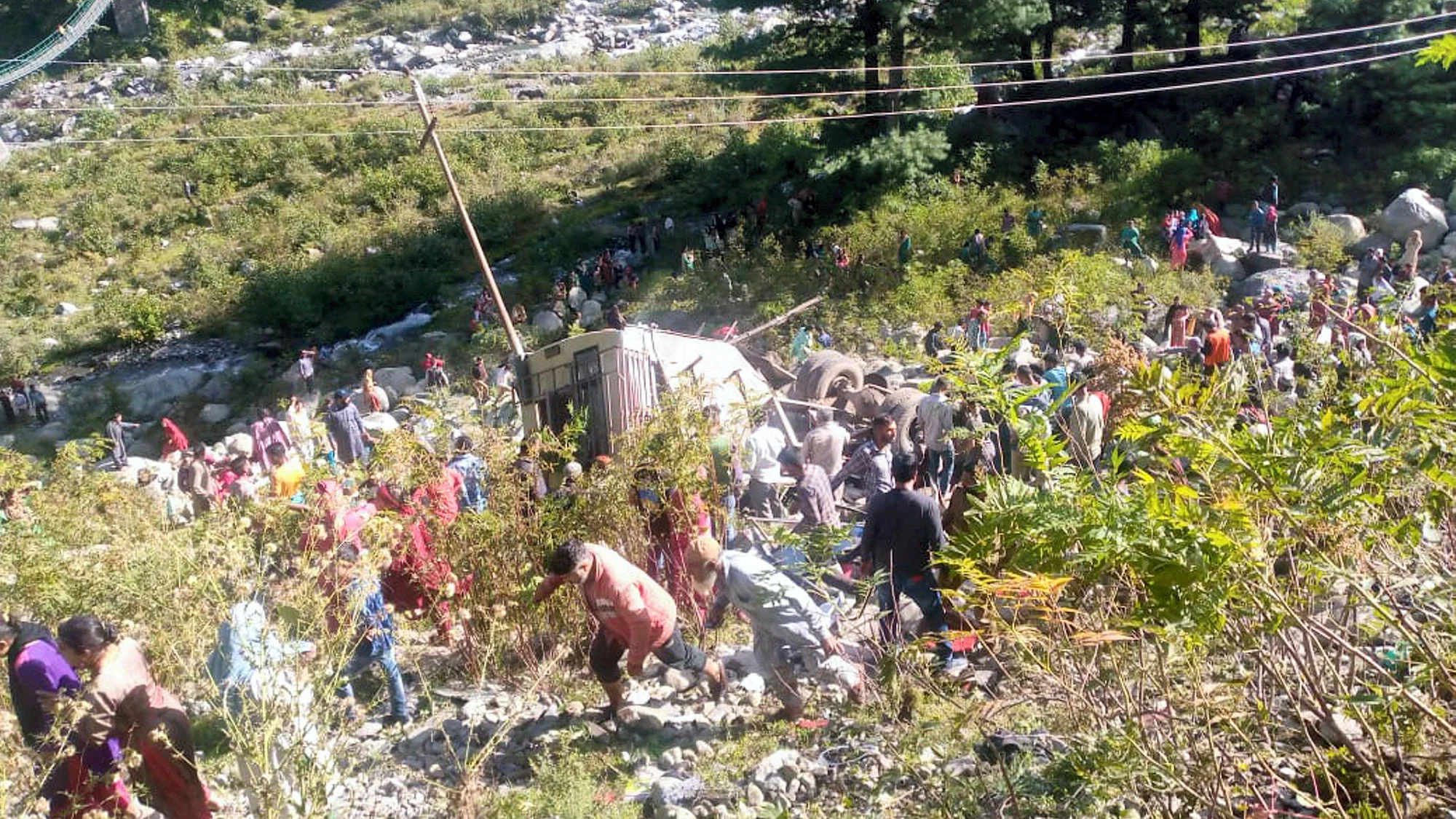 Ινδία: Λεωφορείο έπεσε σε φαράγγι 250 μέτρων – Τουλάχιστον 11 νεκροί και 29 τραυματίες