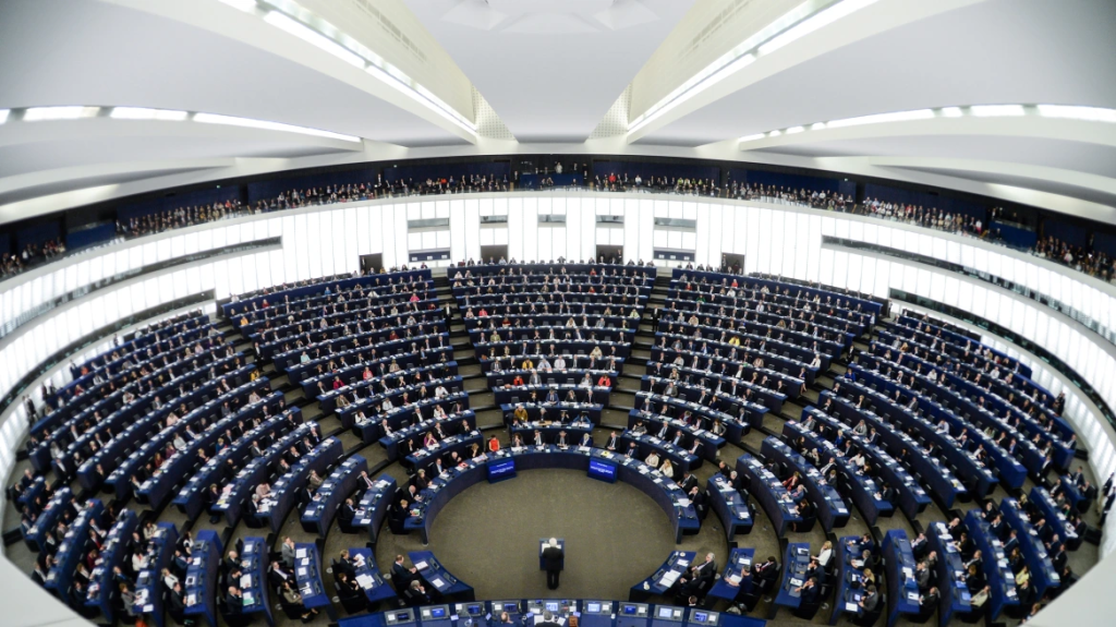 Το Ευρωκοινοβούλιο αποφάνθηκε ότι η Ουγγαρία δεν είναι «κανονική δημοκρατία» – Βουδαπέστη: «Είναι προσβολή»
