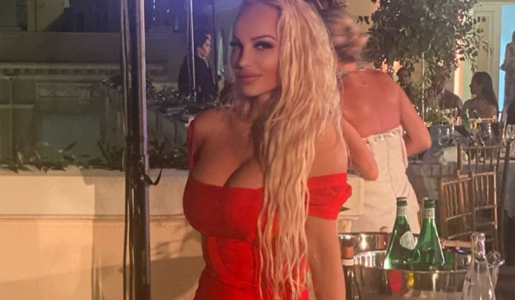 Βαρβάρα Κίρκη: Η σύντροφος του Θέμη Αδαμαντίδη που… «μοιράζει εγκεφαλικά»!