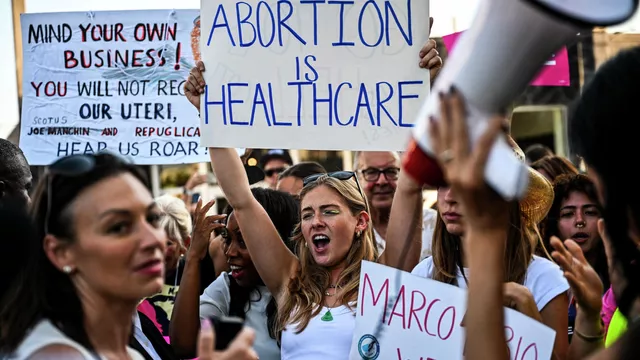 ΗΠΑ: Νόμος που εγκρίθηκε της Ιντιάνα ουσιαστικά απαγορεύει την πρόσβαση στις αμβλώσεις
