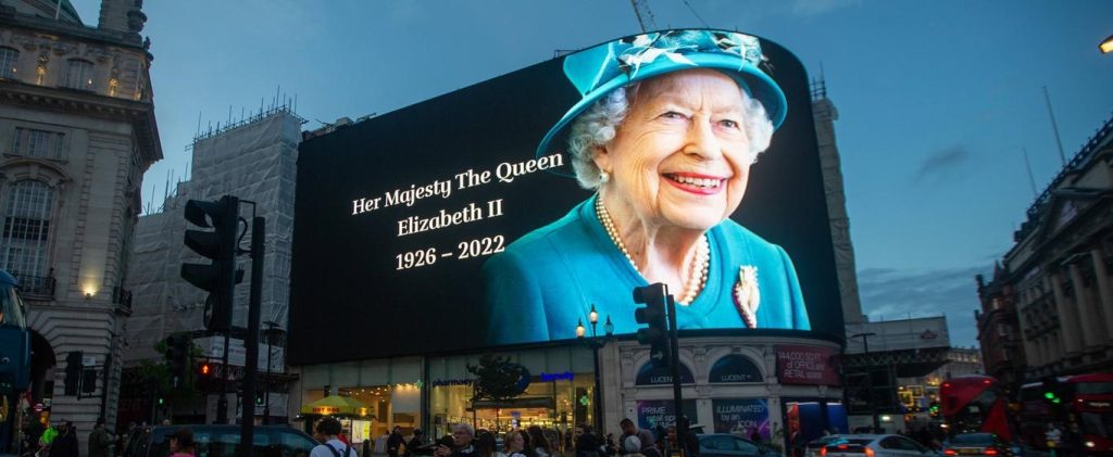 Λονδίνο – Βασίλισσα Ελισάβετ: «Ουρές» 8 χιλιομέτρων και αναμονή 14 ωρών για το λαϊκό προσκύνημα (βίντεο)