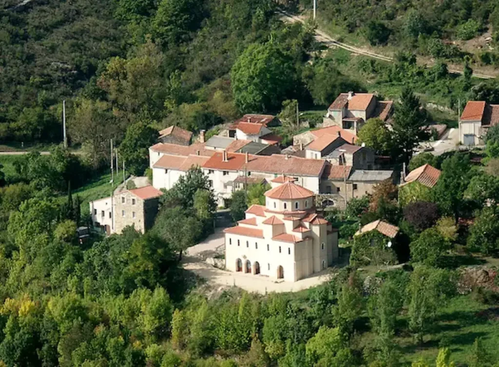 Καταγγελίες παιδεραστίας στο ελληνορθόδοξο μοναστήρι στην Γαλλία