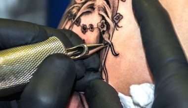 Τατουάζ σε μορφή αυτοκόλλητου με ανώδυνες μικροβελόνες – Μπορείτε να το «χτυπήσετε» μόνοι σας μέσα σε λίγα λεπτά